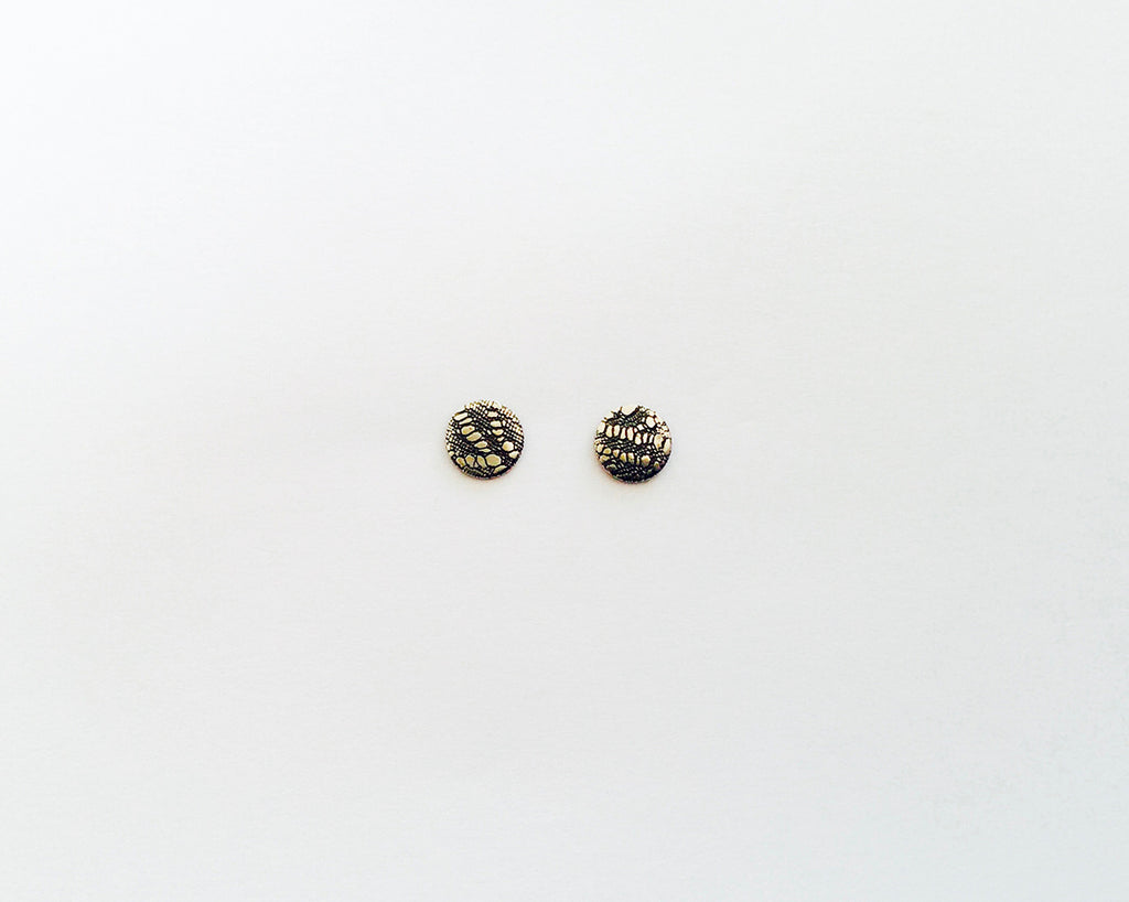 Pair of silver earrings with surface texture embossed with fabric, Citizen Women